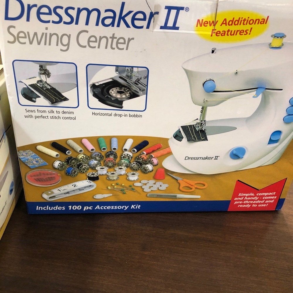 Sewing Machine - image 3